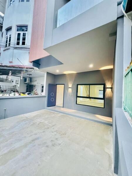 3-storey townhouse, Bang Khen-Lak Si Circle, Bangkok