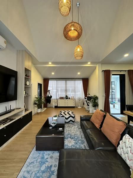 Scandinavian-Style Pool Villa - Near Map Phrachan Reservoir