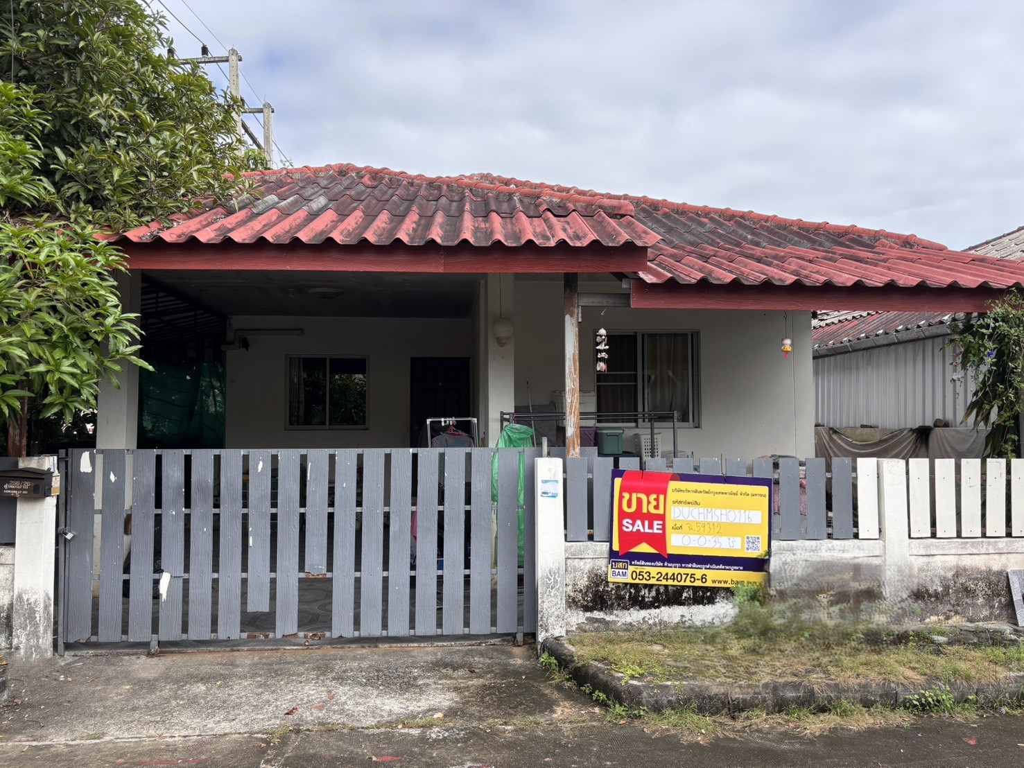 บ้านเดี่ยวชั้นเดียว โครงการขวัญเวียงเพื่อประชาชน 2 ห้องนอน 2 ห้องน้ำ พื้นที่ใช้สอย 120 ตารางเมตร ที่จอดรถ 2 คัน ตกแต่งสวยงาม มีระเบียงส่วนตัว