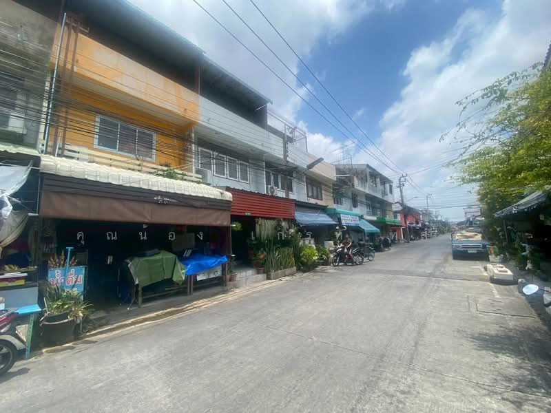 หมู่บ้าน สมุทรนิเวศน์, Samut Prakan