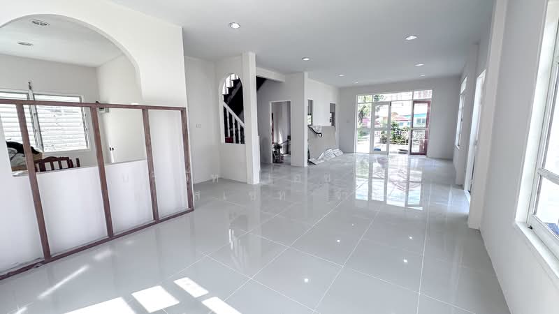 Mantika Bangbon 3, Bangkok