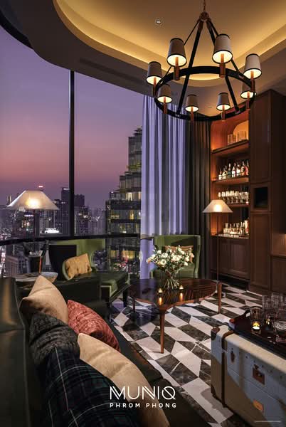Muniq Phrom Phong, Bangkok