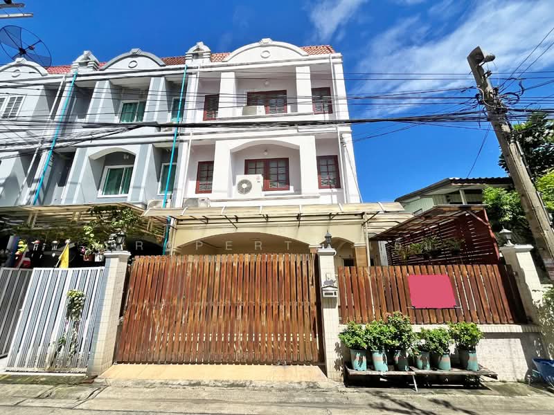 ทาวน์โฮมตลาดขวัญ นนทบุรี, Nonthaburi