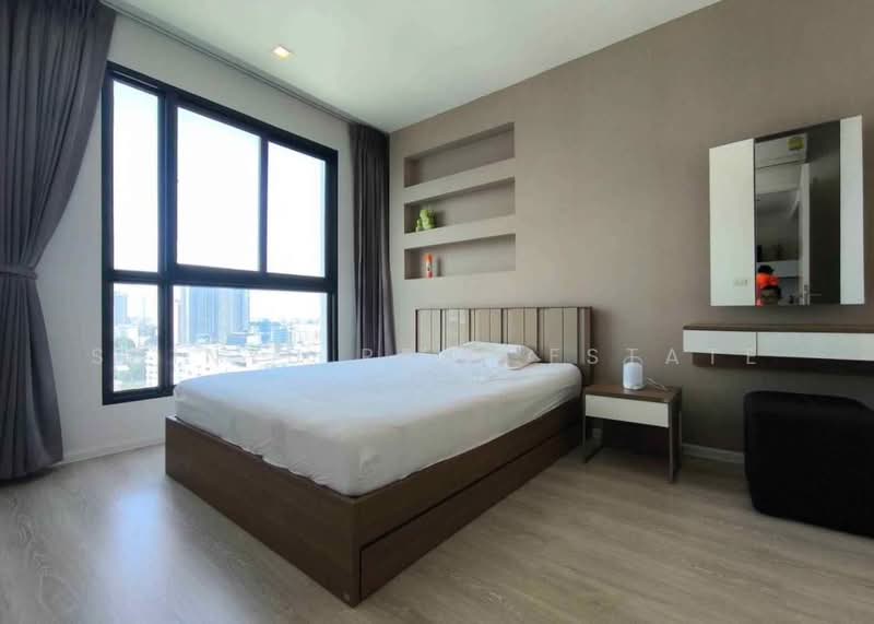 Quinn Ratchada 17, Bangkok