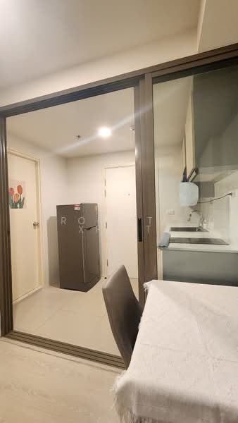 Phyll Phahol 34, Bangkok