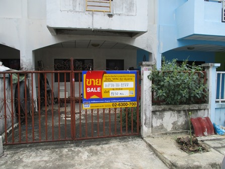 ทาวน์เฮ้าส์ โครงการบ้านนฤมลวิลล่า 3 ธัญบุรี