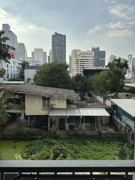 Noble BE33, Bangkok