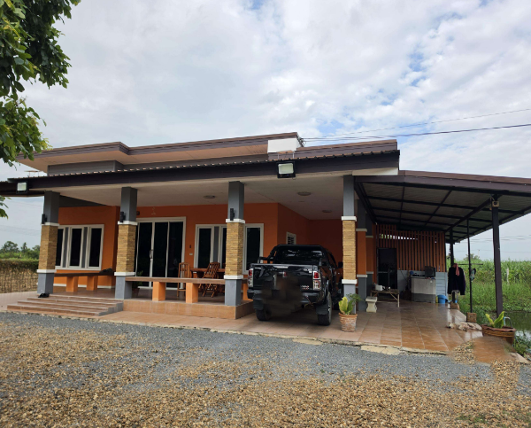 Single-Family Home in Suphan Buri