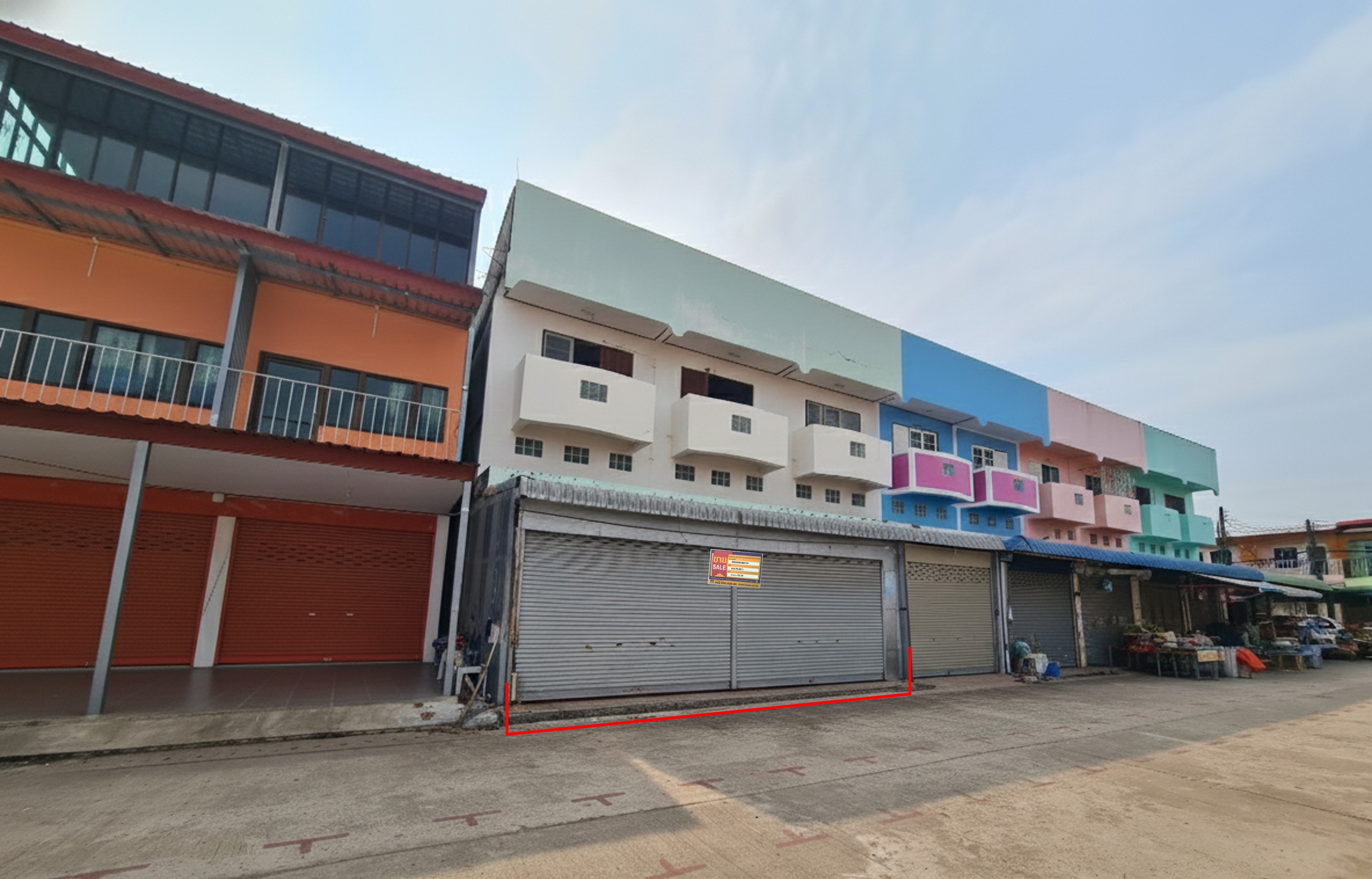 สำหรับขาย อาคารพาณิชย์ 2.5 ชั้น จำนวน 3 คูหา ตั้งอยู่ในเมืองอุดรธานี