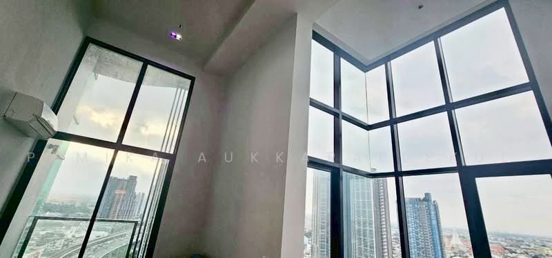Altitude Unicorn Sathorn-Tha Phra, bangkok