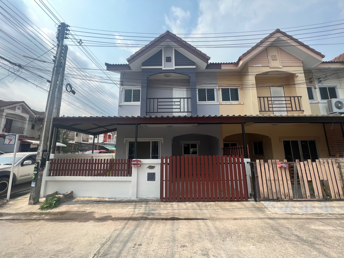 Townhouse in Paraya Village, Si Racha, Chonburi Province
