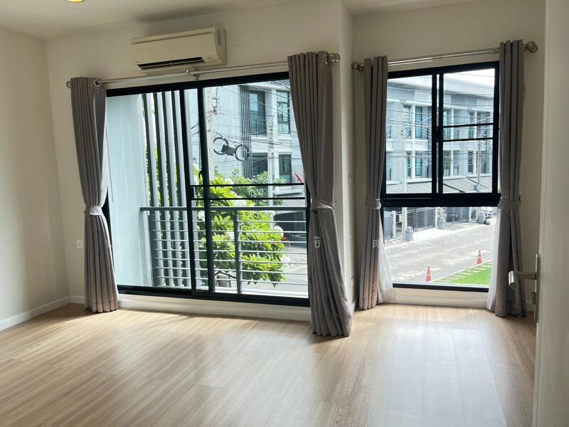 Baan Klang Muang Ngamwongwan, Bangkok