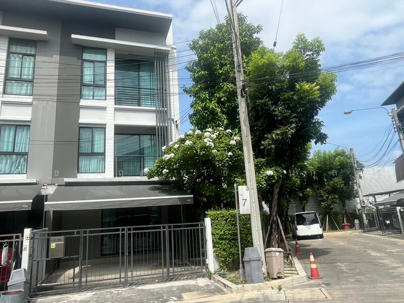 Baan Klang Muang Ngamwongwan, Bangkok