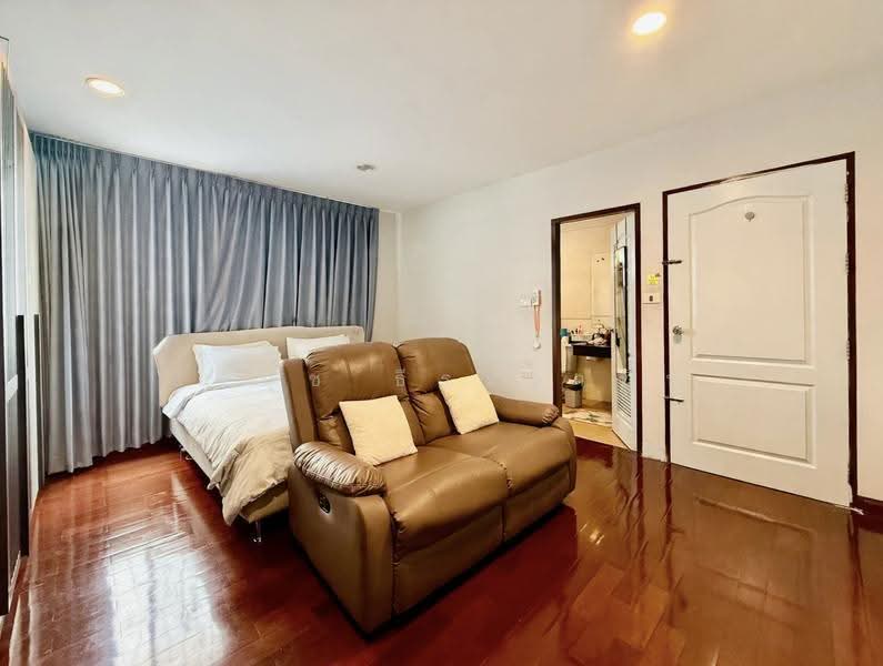 Prime 3-Story House for Sale in Ari Samphan 1 | 60.5 Sq.w | 360 Sq.m | 5 Parking Spaces |, Bangkok
