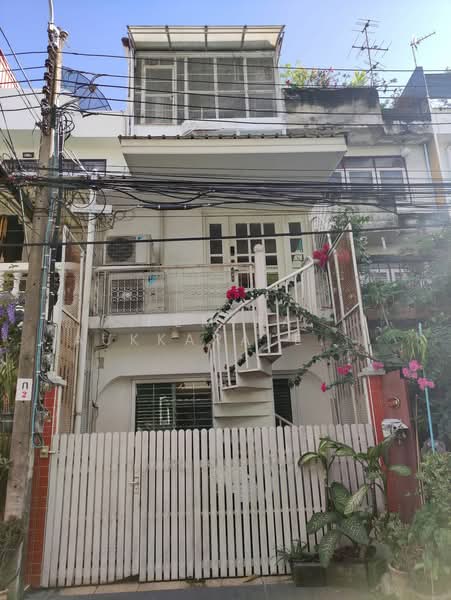 3-BR Townhouse, Bangkok