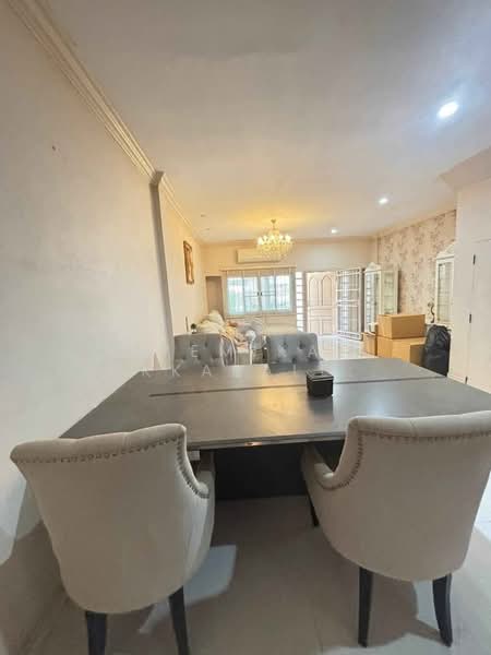 4-BR Townhouse, Bangkok