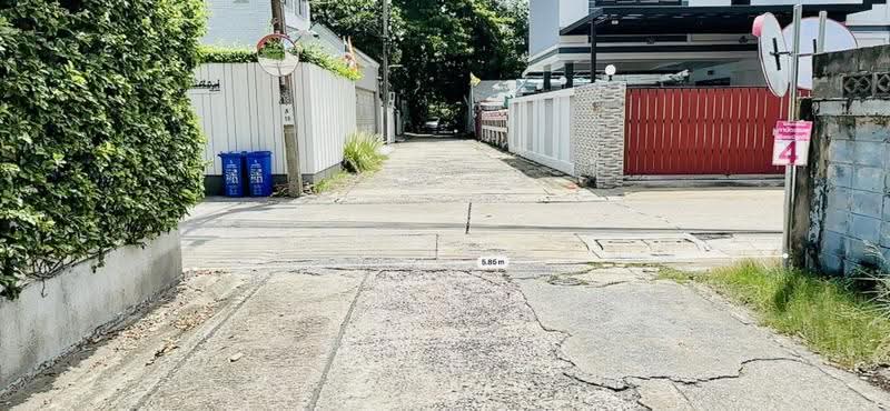 พหลโยธิน 8, Bangkok