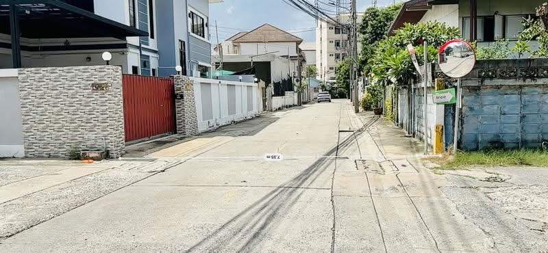 พหลโยธิน 8, Bangkok