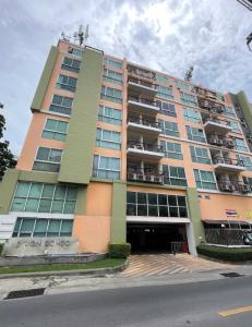 Condominium/Housing Complex Huai Khwang Bangkok