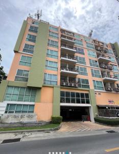 Condominium/Housing Complex Huai Khwang Bangkok