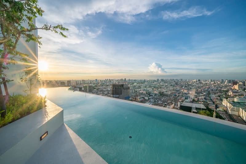 Life Asoke-Rama 9, Bangkok