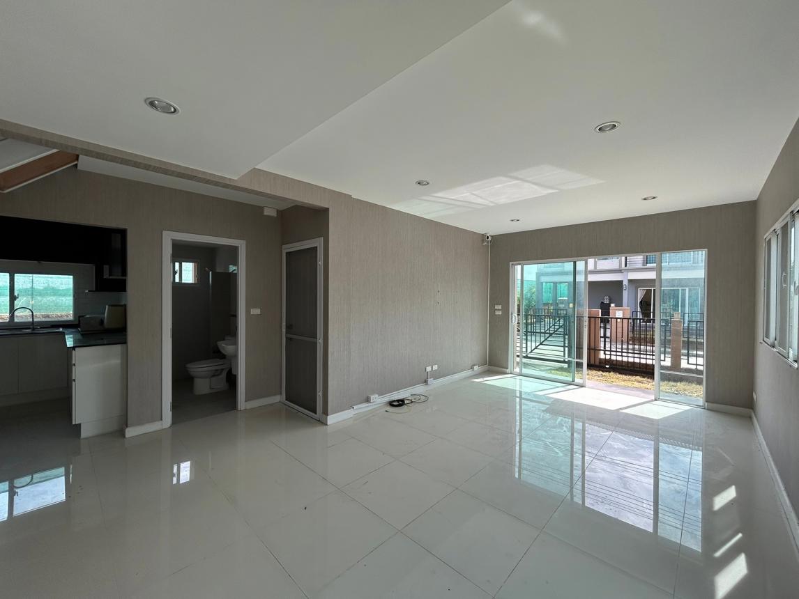 ทาวน์เฮ้าส์ บ้านเดอะ แพลนด์ เทพารักษ์ - บางนา บางพลี สมุทรปราการ