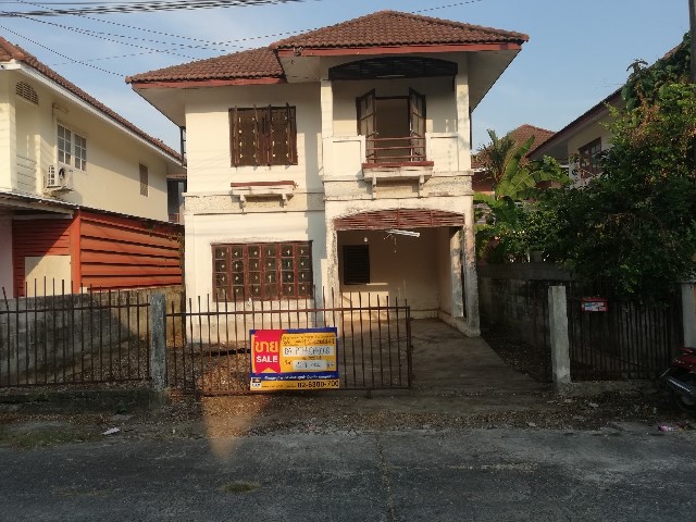 Single-detached house in Phrathisarn 8 project, Klong Luang
