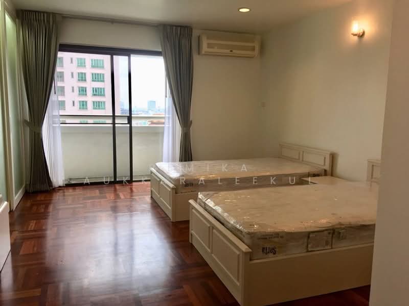 Baan Suanpetch, Bangkok