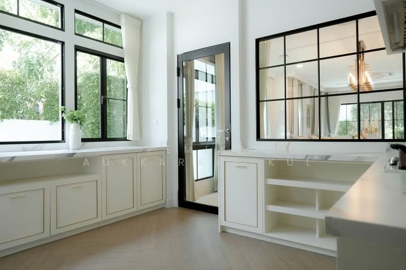 4-BR House, bangkok