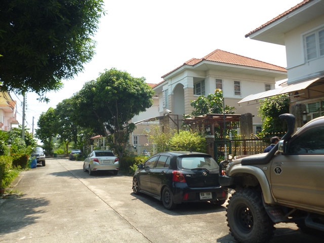 Baan Lalin In the park Wongwaen - Thepharak