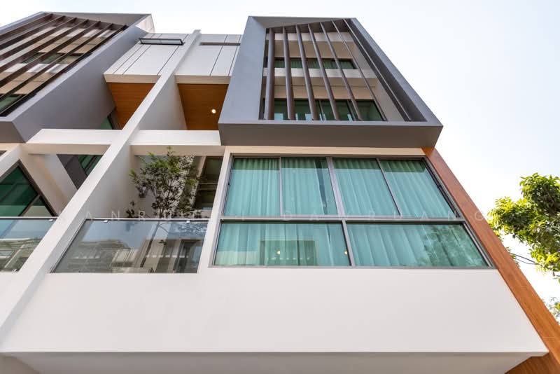 Qualitia Sukhumvit 62, Bangkok