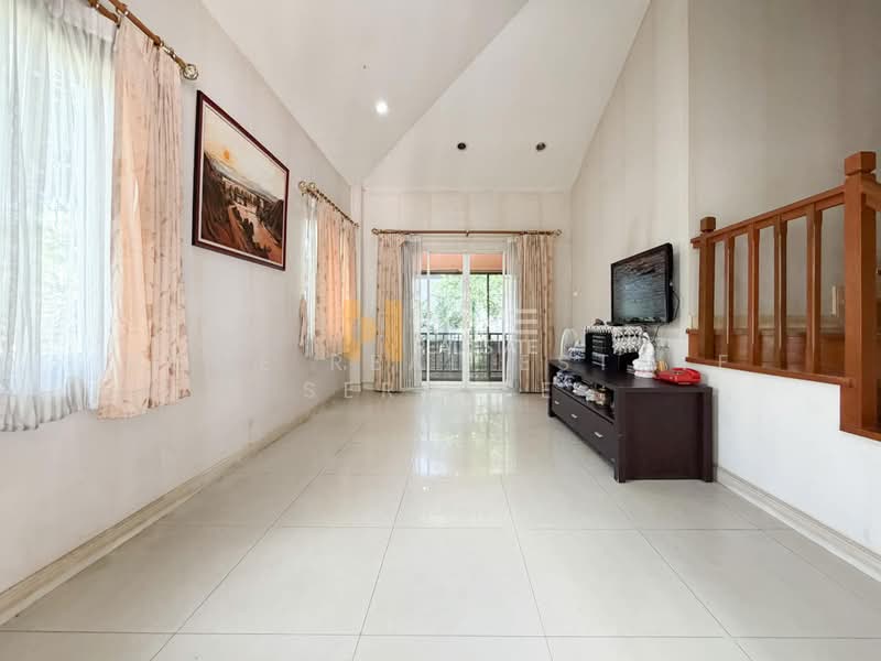 Parinyada Wongwan - Sathorn, Bangkok