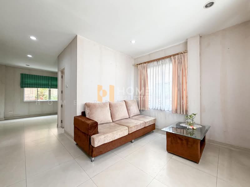 Parinyada Wongwan - Sathorn, Bangkok