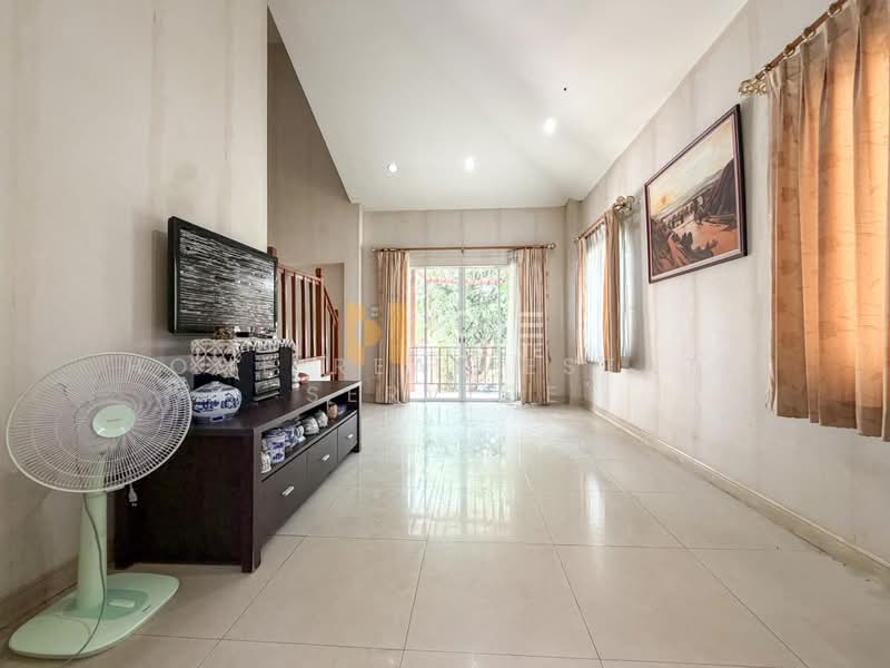 Parinyada Wongwan - Sathorn, Bangkok