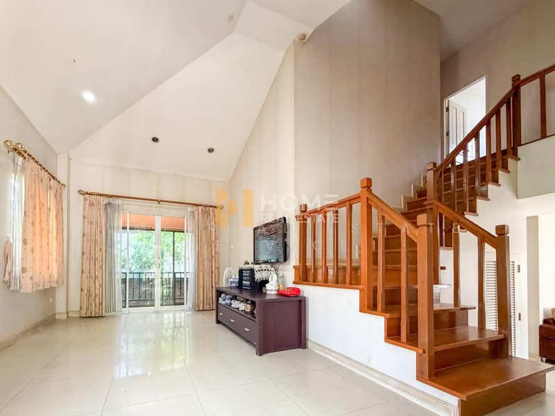 Parinyada Wongwan - Sathorn, Bangkok