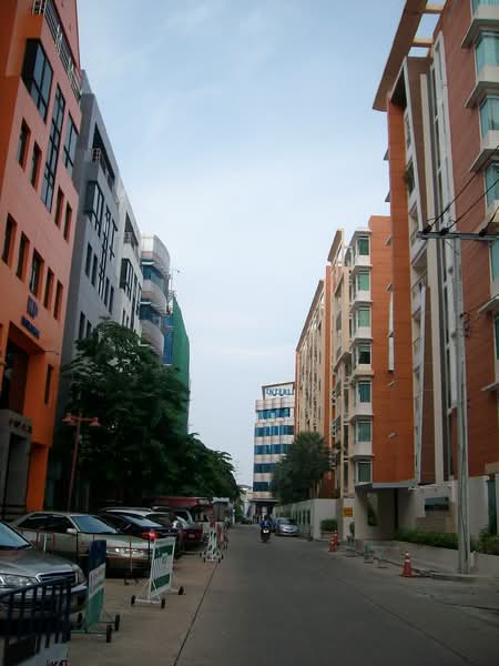 Ivy Ratchada, Bangkok