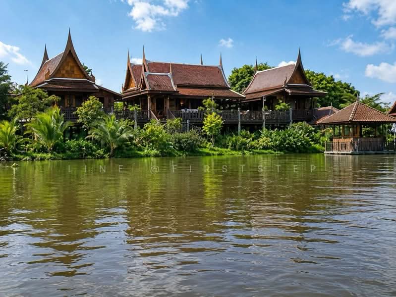 100-Year-Old Thai Heritage House Waterfront, Suphan Buri, Thailand, Suphan Buri