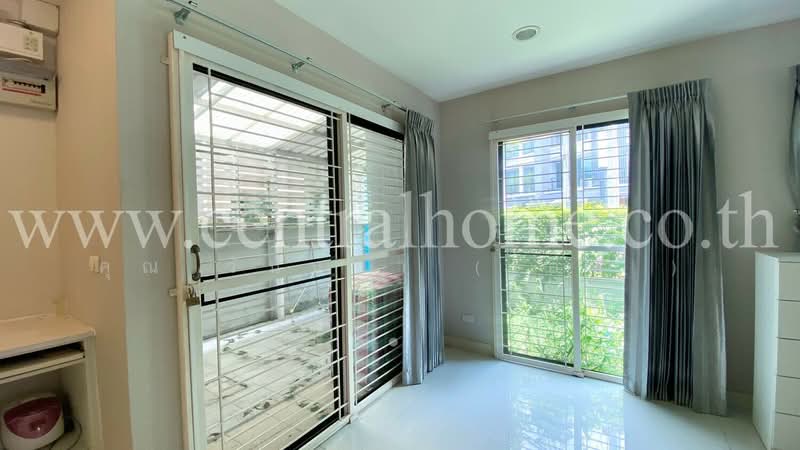 Baan Klang Muang Ngamwongwan, Bangkok