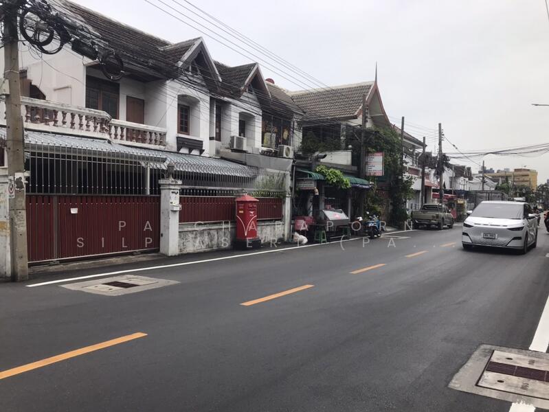 ขายที่ดินพร้อมสิ่งปลูกสร้าง ทำเลดี แหล่งชุมชน ย่านห้วยขวาง, Bangkok