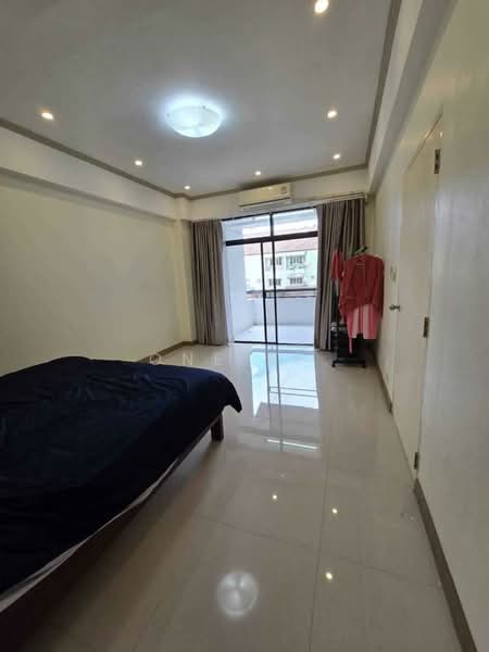 Saint Charm Condominium, Bangkok