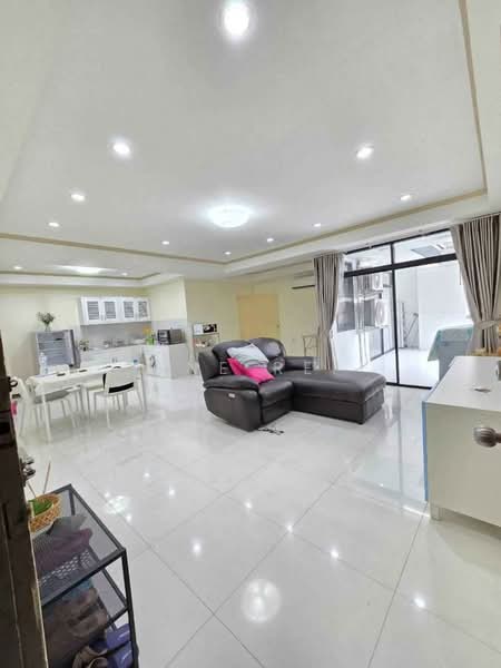 Saint Charm Condominium, Bangkok