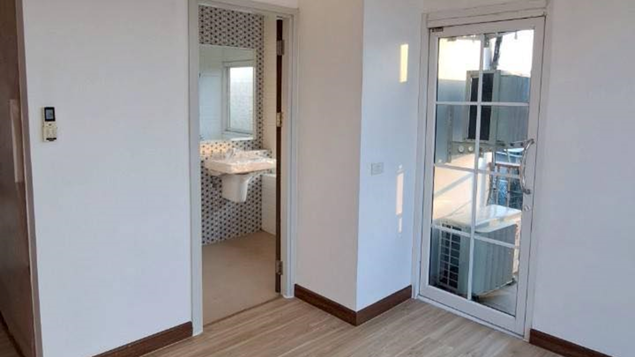 Siri Condo