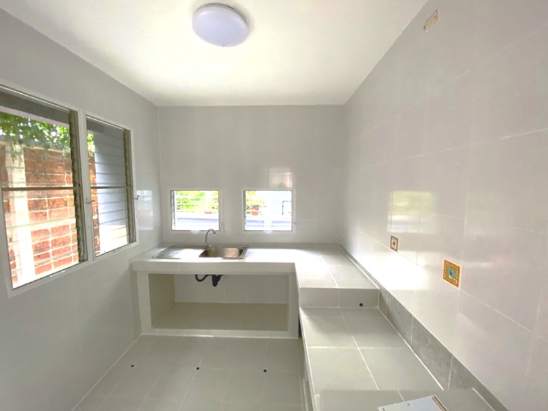 Parichart Suwinthawong