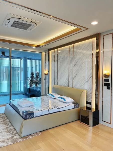 VIVE Ekkamai-Ramintra, Bangkok