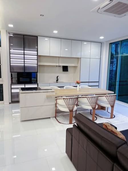 VIVE Ekkamai-Ramintra, Bangkok