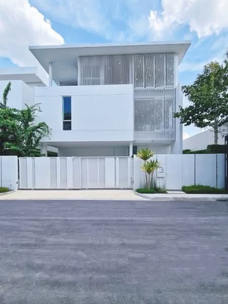 VIVE Ekkamai-Ramintra, Bangkok