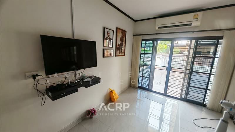 RARE FIND! Massive 73 Sq.wa. Home (Detached Vibe) with Unblocked Canal View in Nontaburi, Nonthaburi