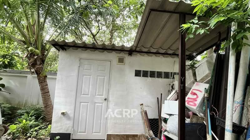 RARE FIND! Massive 73 Sq.wa. Home (Detached Vibe) with Unblocked Canal View in Nontaburi, Nonthaburi