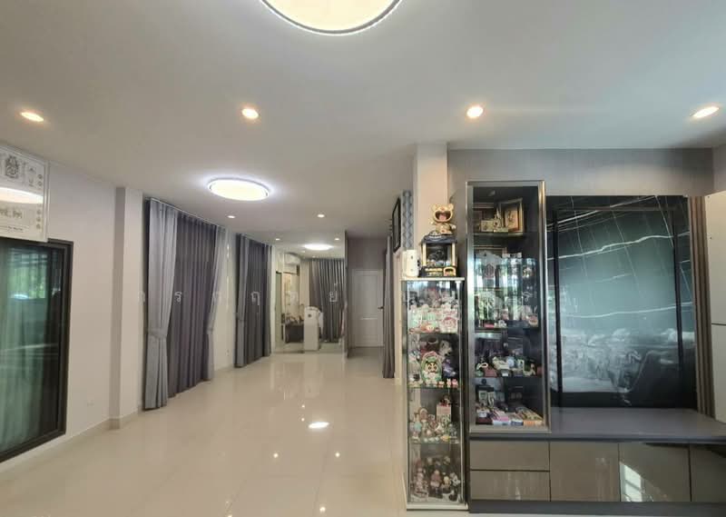 Grande Pleno Watcharapol-Sukhaphiban 5, Bangkok