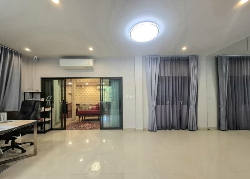 Grande Pleno Watcharapol-Sukhaphiban 5, Bangkok